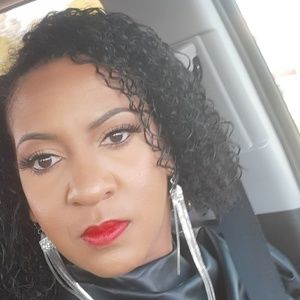 Meet your Posher, Vee